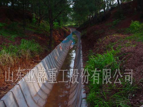 黑龍江尚志客戶使用LZYC-3型成型機生產(chǎn)U型構(gòu)件