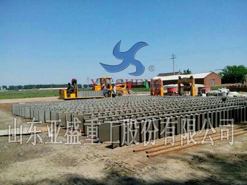 吉林汪清客戶使用LZYC-3型成型機生產(chǎn)構(gòu)件